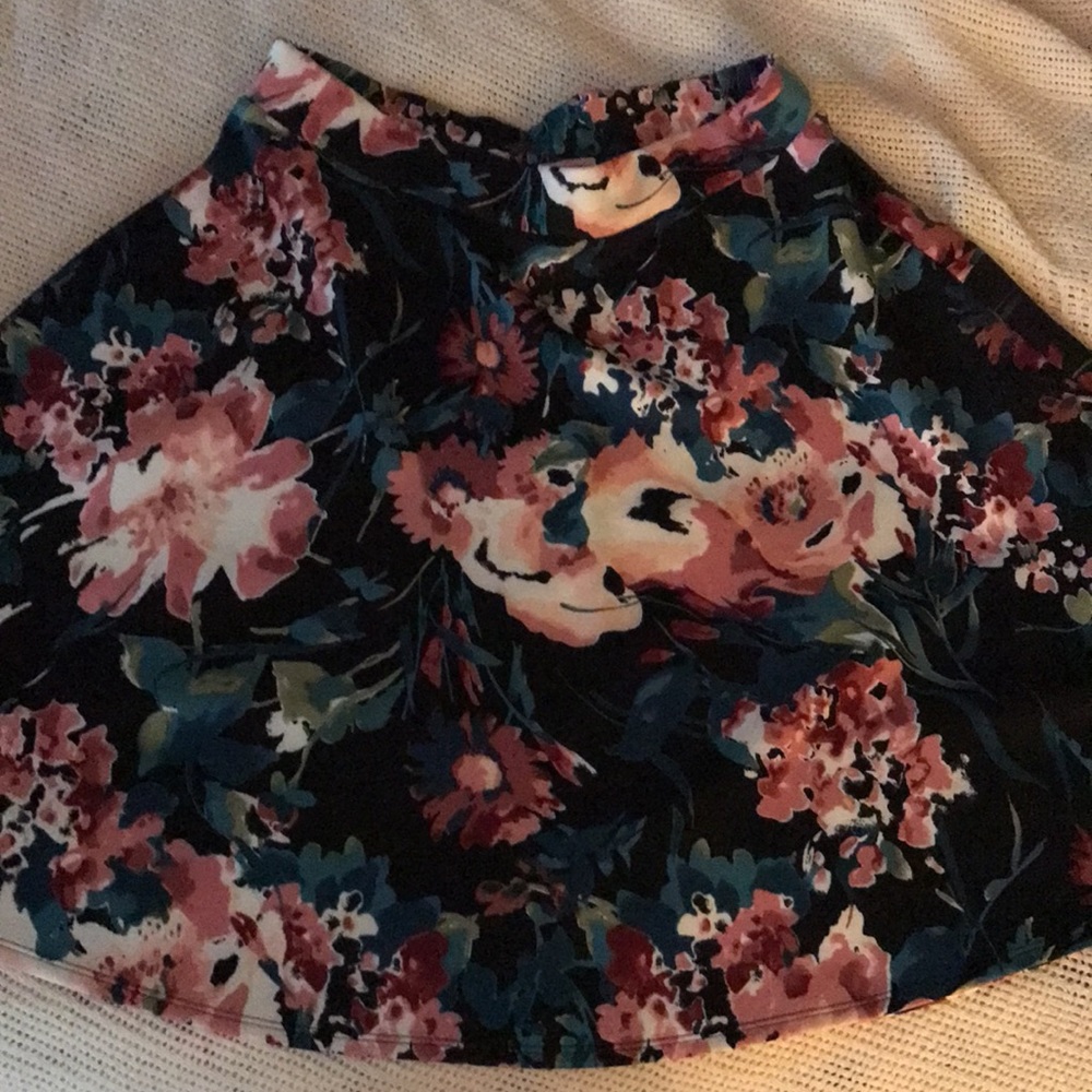 Floral skirt - Picture 2 of 4